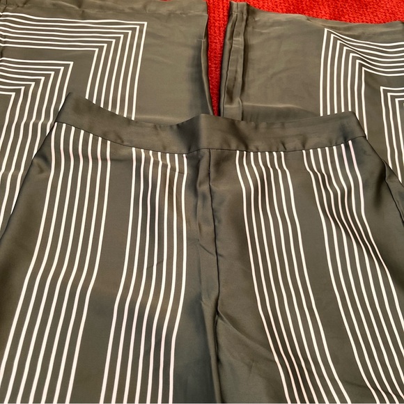 ♥️Host Pick♥️LOFT Fluid Pull On Wide Leg Pants in Striped Twill, size MT - Picture 7 of 7